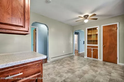 Entry Way - 12349 Broadbent Rd, Lansing, MI 48917 photo 3 of 4