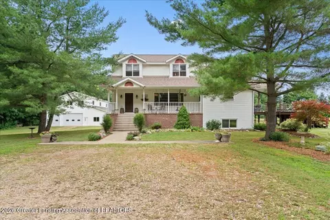 361 4th St, Plainwell, MI 49080