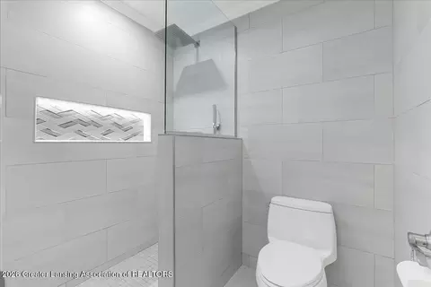 Bath - 2120 Walmar Dr, Lansing, MI 48917 photo 3 of 5