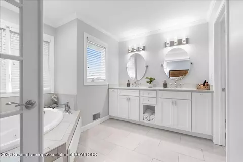 Bath - 2120 Walmar Dr, Lansing, MI 48917 photo 2 of 5