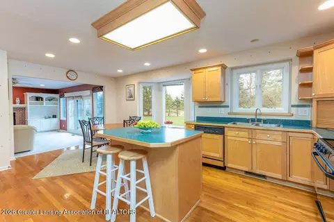 Kitchen - 5610 Silverleaf Ct, Haslett, MI 48840 photo 2 of 6