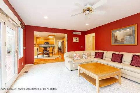 Living - 5610 Silverleaf Ct, Haslett, MI 48840 photo 3 of 4