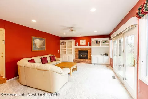 Living - 5610 Silverleaf Ct, Haslett, MI 48840 photo 2 of 4