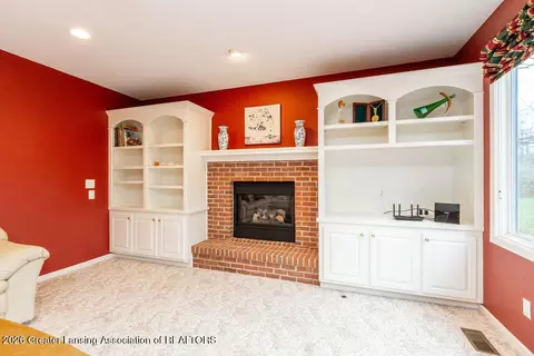 Living - 5610 Silverleaf Ct, Haslett, MI 48840 photo 4 of 4