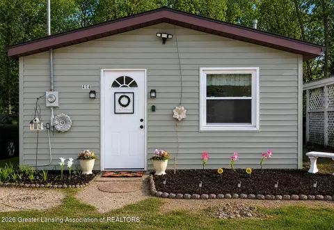 414 Raymerville Ct, Eaton Rapids, MI 48827