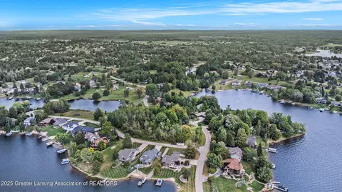 5165 Islanders Way, Gladwin, MI 48624 photo 8
