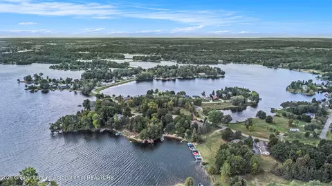 5165 Islanders Way, Gladwin, MI 48624 photo 11