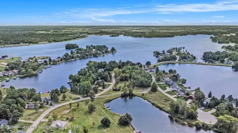 5165 Islanders Way, Gladwin, MI 48624 photo 6
