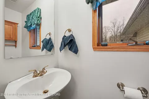 Bath - 248 Birch Ln, Dimondale, MI 48821 photo 1 of 6