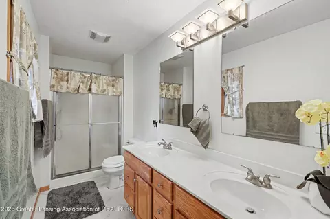 Bath - 248 Birch Ln, Dimondale, MI 48821 photo 2 of 6