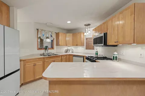 Kitchen - 248 Birch Ln, Dimondale, MI 48821 photo 3 of 3