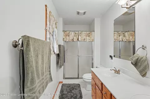 Bath - 248 Birch Ln, Dimondale, MI 48821 photo 3 of 6