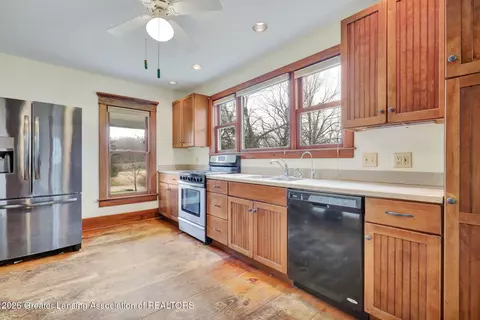 Kitchen - 8885 E Jones Rd, Bellevue, MI 49021 photo 2 of 2