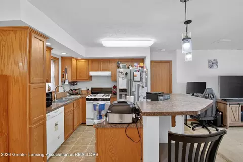 Kitchen - 100 Munson St, Coldwater, MI 49036 photo 4 of 7
