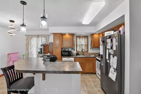Kitchen - 100 Munson St, Coldwater, MI 49036 photo 5 of 7