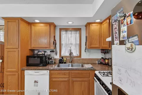Kitchen - 100 Munson St, Coldwater, MI 49036 photo 6 of 7