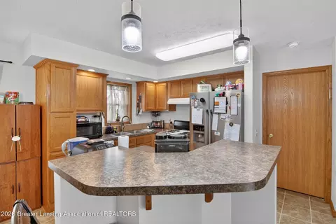 Kitchen - 100 Munson St, Coldwater, MI 49036 photo 3 of 7