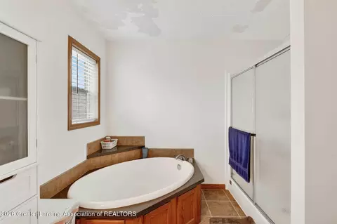Bath - 100 Munson St, Coldwater, MI 49036 photo 2 of 5