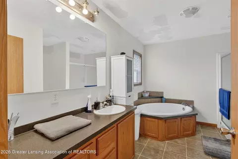 Bath - 100 Munson St, Coldwater, MI 49036 photo 1 of 5