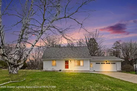 14295 White Oaks Dr, Lansing, MI 48906