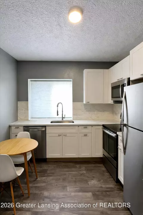 Kitchen - 600 E Cavanaugh Rd, Lansing, MI 48910 photo 2 of 2