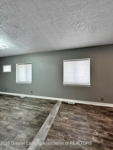 Living - 600 E Cavanaugh Rd, Lansing, MI 48910 photo 4 of 4