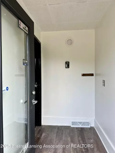 Entry Way - 600 E Cavanaugh Rd, Lansing, MI 48910 photo 1 of 11