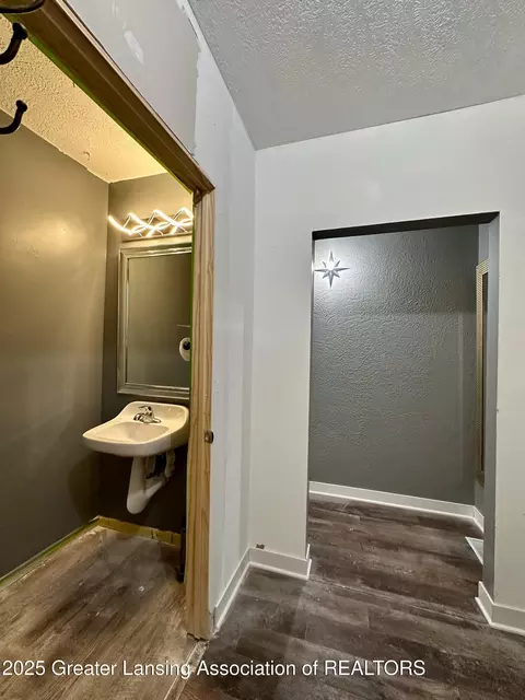 Bath - 600 E Cavanaugh Rd, Lansing, MI 48910 photo 1 of 3