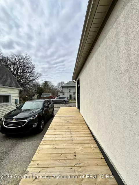 Exterior - 600 E Cavanaugh Rd, Lansing, MI 48910 photo 8 of 8