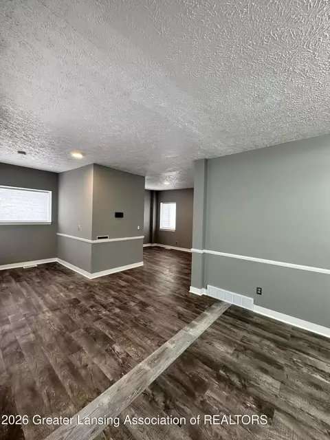 Living - 600 E Cavanaugh Rd, Lansing, MI 48910 photo 2 of 4