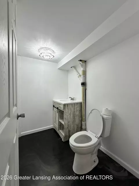 Bath - 600 E Cavanaugh Rd, Lansing, MI 48910 photo 3 of 3