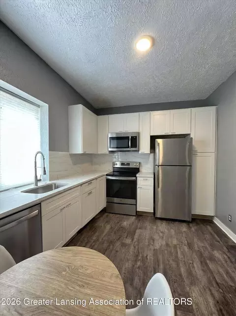 Kitchen - 600 E Cavanaugh Rd, Lansing, MI 48910 photo 1 of 2