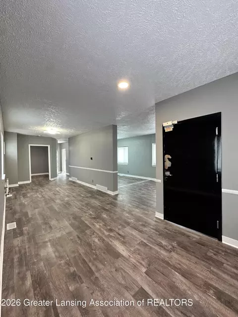 Entry Way - 600 E Cavanaugh Rd, Lansing, MI 48910 photo 3 of 11