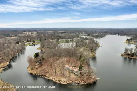9300 Lookout Point Dr, Laingsburg, MI 48848