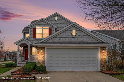 6784 Cotswald Dr, Grand Ledge, MI 48837