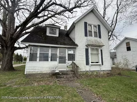 328 N Main St, Olivet, MI 49076