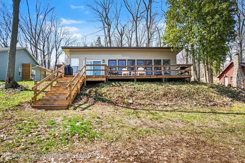 11 Oak Opening St, Delton, MI 49046