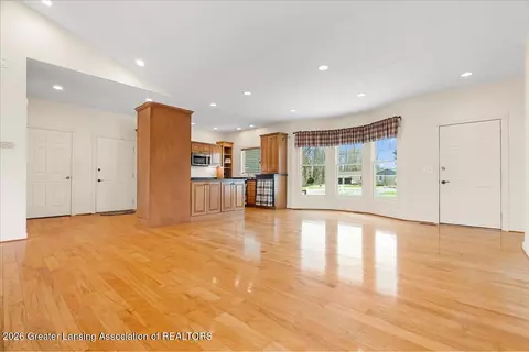 Living - 5859 Sleight Rd, Bath, MI 48808 photo 2 of 8