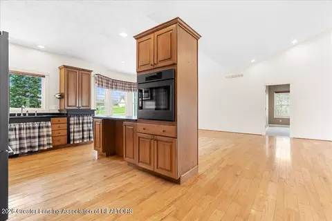 Kitchen - 5859 Sleight Rd, Bath, MI 48808 photo 6 of 6