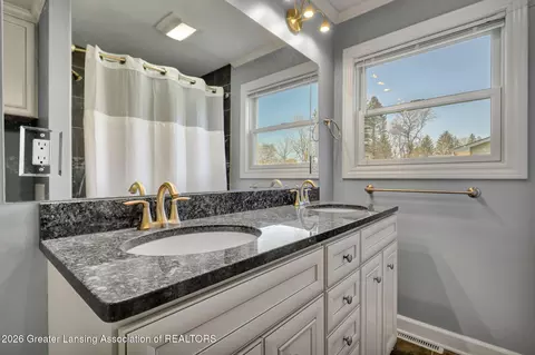Bath - 7360 Delta River Dr, Lansing, MI 48906 photo 3 of 5