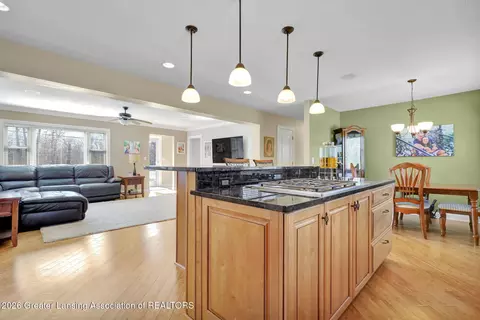 Kitchen - 7360 Delta River Dr, Lansing, MI 48906 photo 4 of 6