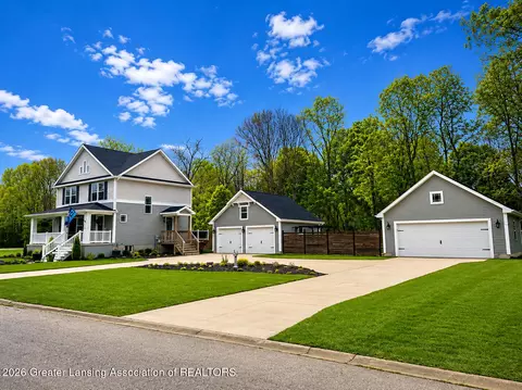 401 Oakwood Dr, Charlotte, MI 48813