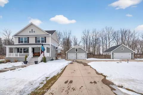 401 Oakwood Dr, Charlotte, MI 48813