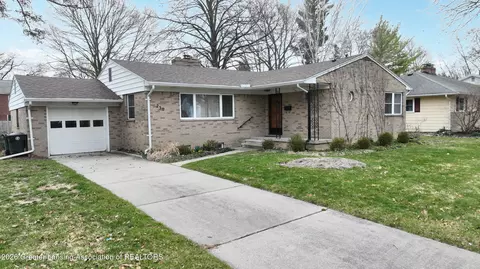 230 Kenberry Dr, East Lansing, MI 48823