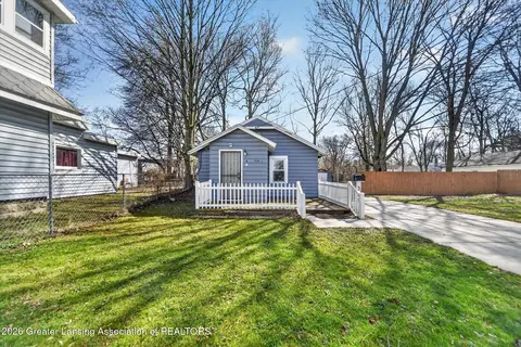 318 E Greenlawn Ave, Lansing, MI 48910