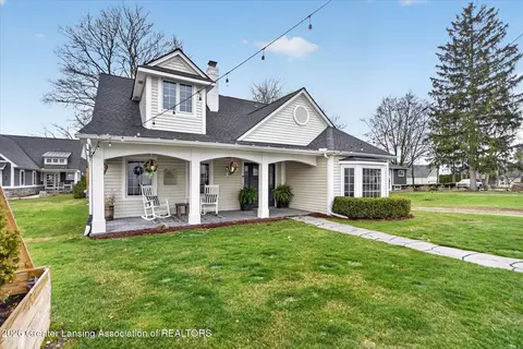 8325 Cooley Beach Dr, White Lake, MI 48386