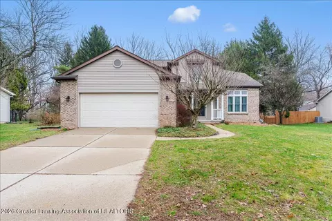 5554 Earliglow Ln, Haslett, MI 48840