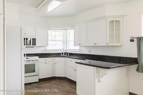 Kitchen - 5019 Devonshire Ave, Lansing, MI 48910 photo 2 of 2