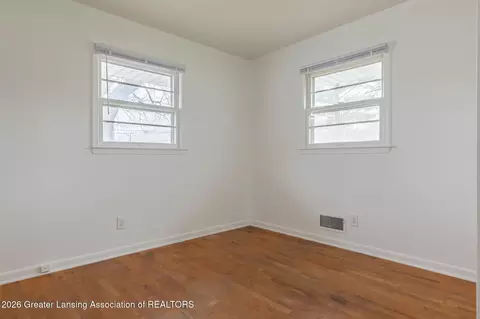 Bedroom - 5019 Devonshire Ave, Lansing, MI 48910 photo 3 of 6