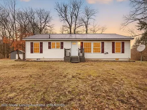 8621 S Bingham Ave, Newaygo, MI 49337